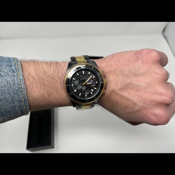 Mens stainless steel Watch sport waterproof silver gold black two tone coloured - Picture 1 of 4